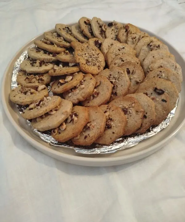 Plateau de sablés aux éclats de noisettes